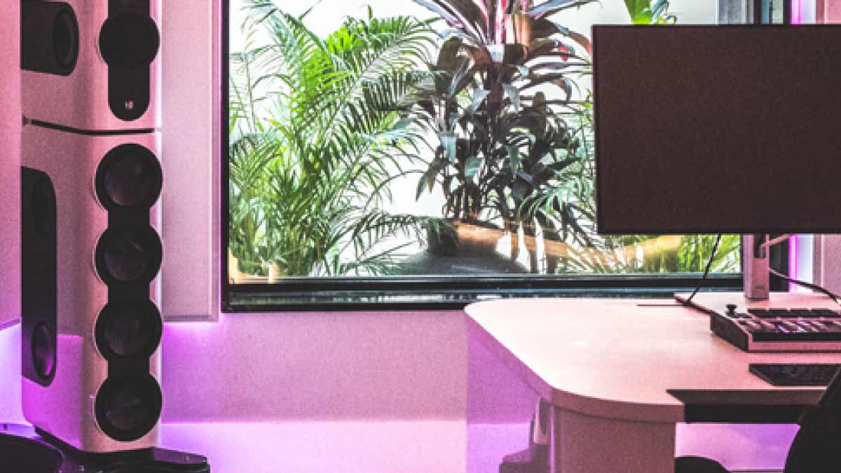 タイトで正確なローエンドを生み出す、密閉型構造