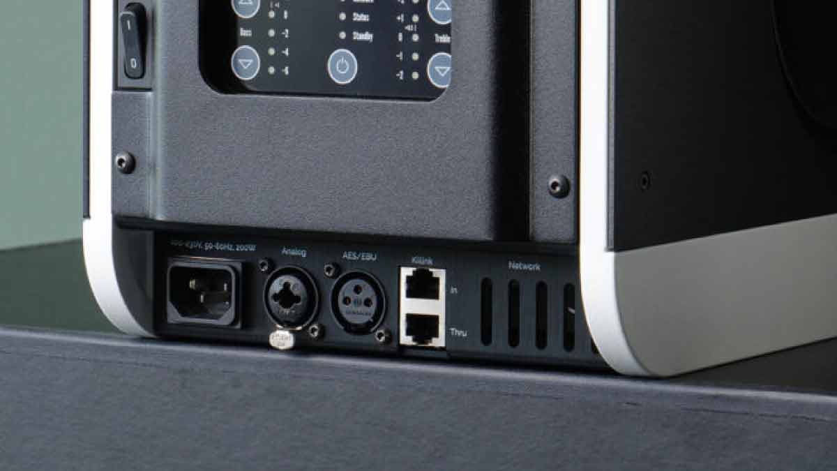 ソース機器を柔軟に統合する、多様な入力と拡張性