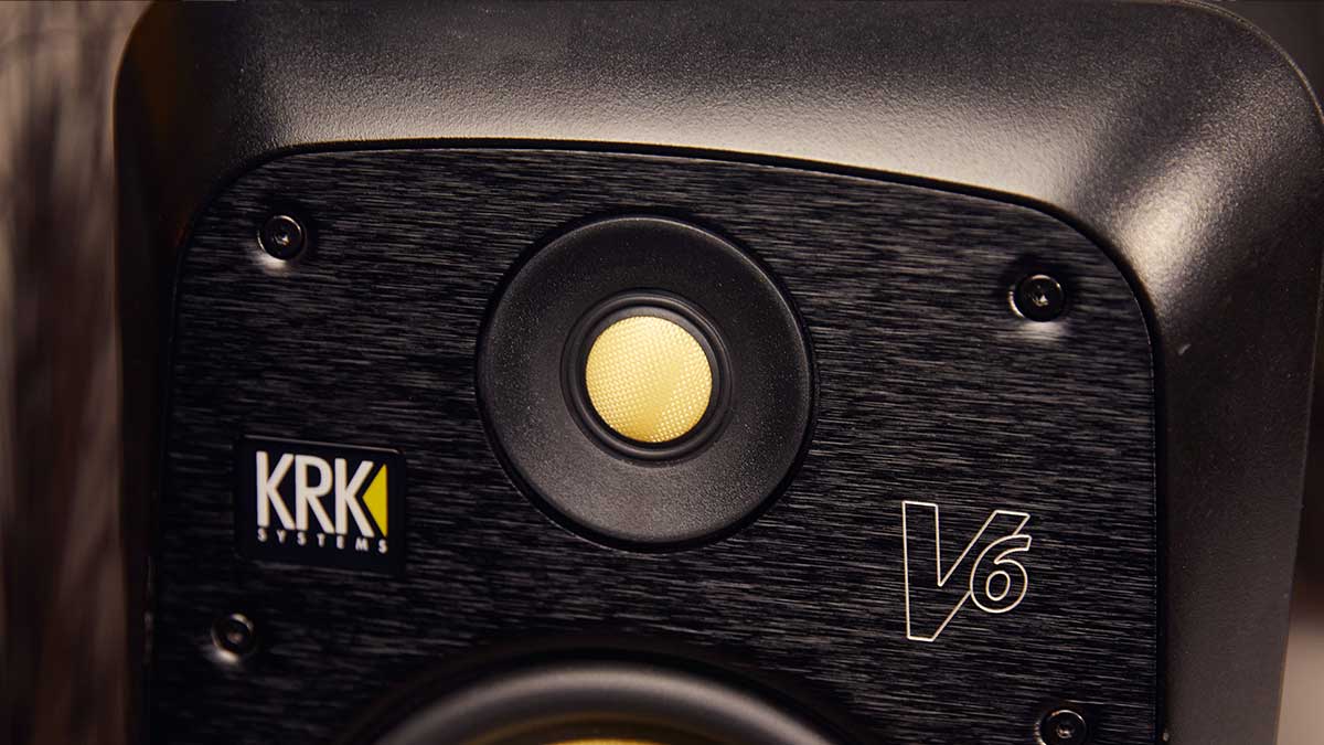 広いスイートスポットと安定した定位を実現するウェーブガイド