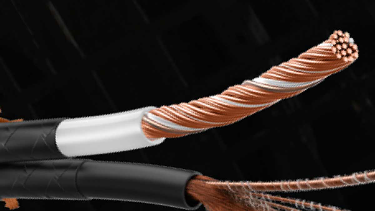クリアな高域レスポンスを実現する、低静電容量設計