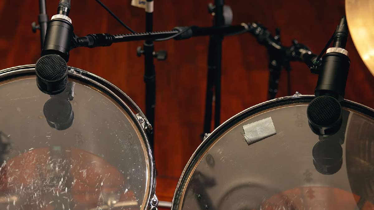 共振・箱鳴りを抑制する、内部アコースティック制御