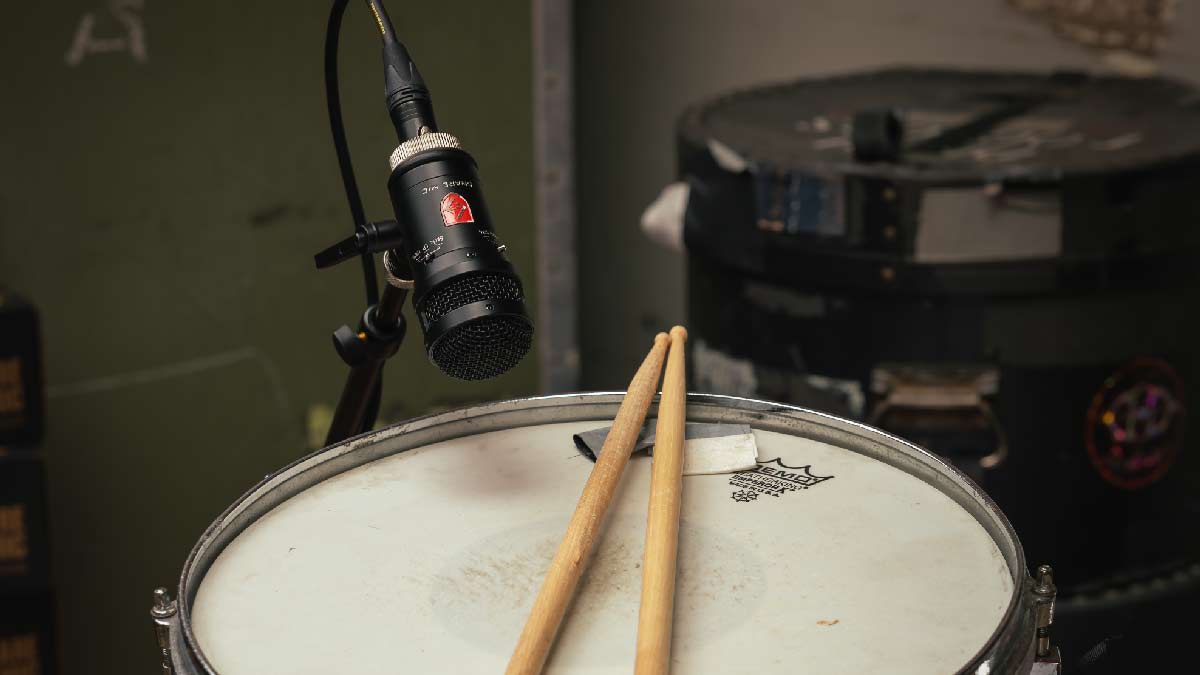 抜けと厚みを両立する、高精細なアタック制御